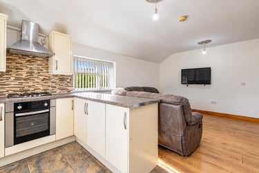 6 bed house, Woodville Road, Cathays, Cardiff, CF244ED - Image 1